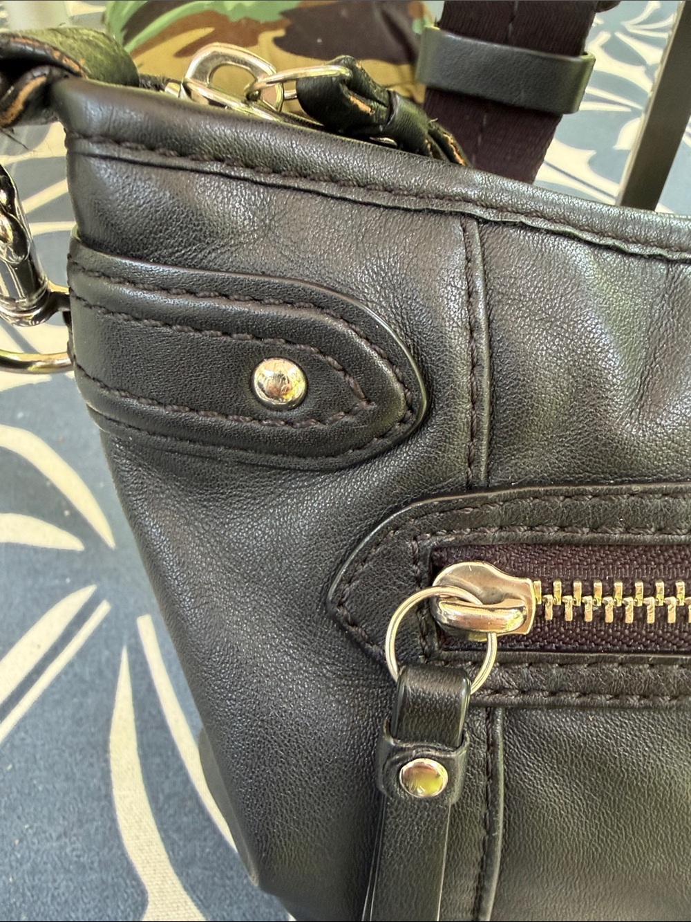 Coach Vintage Y2K Daisy Black Leather Shoulder Bag with Front Zip and Logo. - Picture 11 of 17